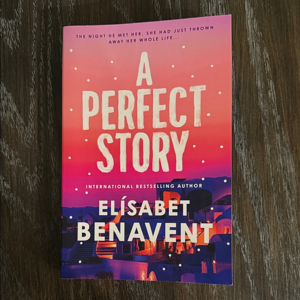 A Perfect Story by Elísabet Benavent - Paperback Book